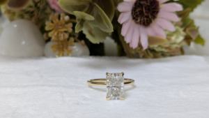 2.10 Ct Radiant Cut Lab Grown Diamond Solitaire Bague de fiançailles Unique Sparkle Wedding Gift Ring avec Solid 14K Yellow Gold - Product Image 2