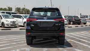 Nuevo/USADO TOYOTA FORTUNER NEGRO 2022, Cámara Trasera 360, Capacidad de Carga 31-40T, Emisión Diésel/GAS, Automático - Product Image 6