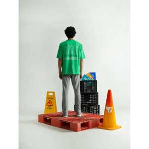 T-shirt de créateur avec imprimé graphique 'Never Give Up', jersey respirant, motif uni et motif ours, tissu de 180 à 300 g/m² - Product Image 5