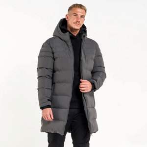 Manteau long à capuche pour homme élégant avec design matelassé et coupe confortable pour temps froid - Product Image 3
