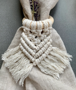 Rond de serviette en macramé fait main ensemble de porte-serviettes en bois - Product Image 3