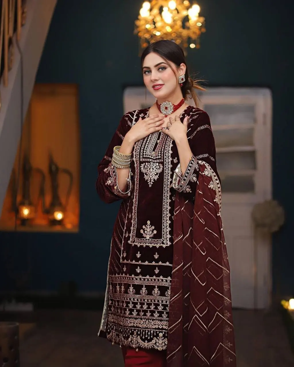 Maroon Designer Party Wear Olhe Top-Dupatta e Totalmente Inferior Pesado Viscose Veludo Designer Salwar Kameez