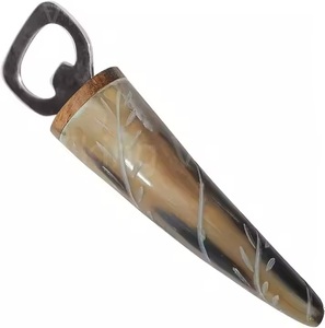 Abridor de tapa de cuerno de búfalo ecológico personalizado, abridor de botellas de bebidas pulido para padrinos de boda o regalos de vacaciones - Product Image 1