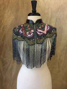 เสื้อคลุมเบอร์เลสก์ประดับลูกปัดและเลื่อม ชายเสื้อประดับพู่ห้อยลงมา ติดตั้งที่คอ เสื้อผ้าสำหรับงานเทศกาลที่สวยงาม - Product Image 4