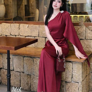 ชุดเดรสผู้หญิงสุดเก๋ แขนสั้น ผสมผสานความสง่างามและความสบายได้อย่างลงตัว เหมาะสำหรับงานลำลอง งานทางการ และหลากหลายโอกาส ผ้าไหมทรงแม็กซี่ - Product Image 3