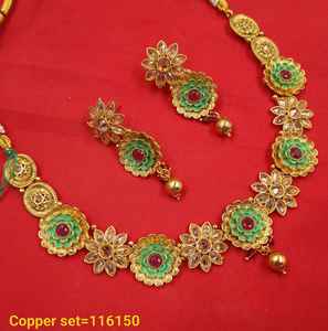 ENSEMBLE DE BIJOUX INDIENS TRADITIONNELS ET À LA MODE EN CUIVRE ENSEMBLE DE BIJOUX DE MARIAGE POUR FEMMES BOUCLES D'OREILLES ET COLLIER - Product Image 1