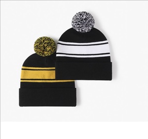 Bonnet Doux et Chaud en Peluche Personnalisable de Haute Qualité avec Pompon, Patch Brodé, Réglable, Confortable pour l'Hiver, Hommes et Femmes, Service OEM, Designer - Product Image 2