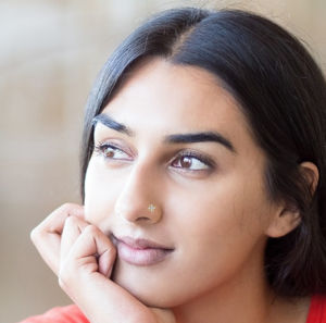 14KT Jaune Rose Blanc Or Véritable Diamant 0.077CT Fleur Torsadée Look Glamour 0.32 Grammes Nouveau Design Fantaisie Nez Pin pour Femmes - Product Image 6