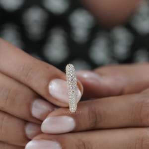 Anillo de Oro Sólido con Pavé de Diamantes de 1.50 Quilates, Tres Hileras de Diamantes Redondos, Clásico para Boda o Aniversario - Product Image 6