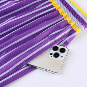 Conjuntos de uniformes de baloncesto duraderos de media manga de alta calidad con el mejor diseño, ropa cómoda estampada y transpirable hecha en fábrica - Product Image 5