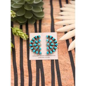 Boucles d'oreilles pendantes en turquoise de Kingman et argent sterling, faites à la main par des artisans Navajo, motif floral, pour cadeau - Product Image 1