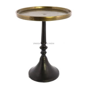 Elegant Round Serving <b>Tray</b> in Gold <b>Mirrored</b> Base and Geometric Design Perfect for Showcasing Decorative Item and Enhancing Style - Product Image 3