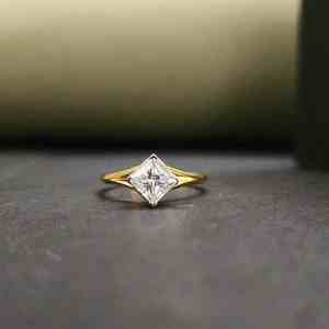 Bague élégante en or massif 18 carats avec diamant carré de luxe de taille radiant créé en laboratoire, en acier inoxydable, unisexe, pour toutes les occasions - Product Image 5