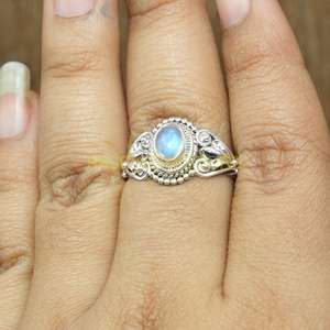 Anillo de Piedra Lunar Azul Fuego, Plata de Ley 925, Anillo de Diseño Hecho a Mano, Anillo de Piedras Preciosas, Joyería de Piedra Lunar, Regalo de Navidad - Product Image 4