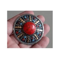 Grande broche ronde ethnique faite à la main broche pendentif pierre centrale de couleur ambre Tribal Kuchi Design avec turquoise pour les mariages