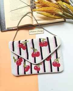 Belle pochette faite à la main avec option de broderie florale de perles de rocaille sac à main brodé - Product Image 1