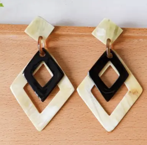 Boucles d'oreilles en corne véritable pour femmes filles 100% naturelles et écologiques bijoux de luxe populaires boucles d'oreilles en corne de buffle d'Afrique du Sud - Product Image 4