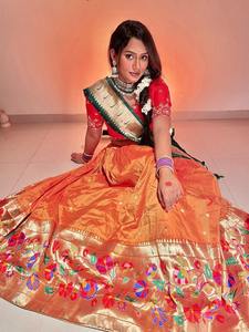 Lehenga choli ผ้าไหมแจ็คการ์ดกับ dupatta กับทอ zari ขายส่งจากโรงงาน - Product Image 2