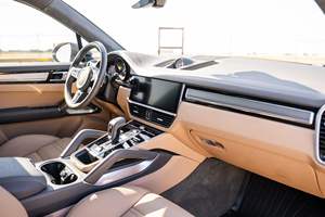 Cayenne Turbo 2021, V8 Twin-Turbo de 541 hp, Tracción en las Cuatro Ruedas, Paquete Premium Plus, Sin Modificar - Product Image 4