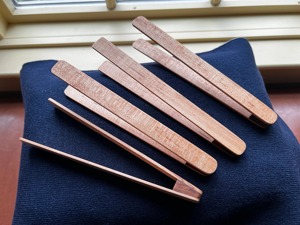 Pince à pain en bois de qualité supérieure Texture naturelle Design élégant simple Parfait pour les hôtels et les restaurants Usage quotidien Fournitures en vrac - Product Image 3