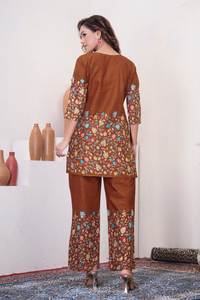 Ensemble Kurta et pantalon pour femmes, imprimé floral marron, en coton, vêtements ethniques pour femmes - Product Image 6