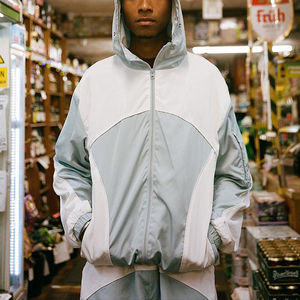 Conjunto Corto Cortavientos Personalizado con Logotipo Bordado para Hombre, Ropa Urbana, Transpirable, Ligero, Pantalones Cortos de Nailon, Cuello con Capucha, Invierno - Product Image 5