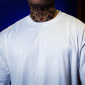 Venta al por mayor de impresión bordado 240 gramos 100% algodón camiseta de gran tamaño para los hombres Drop-Shoulder Plain Custom Unisex camiseta de los hombres - Product Image 4