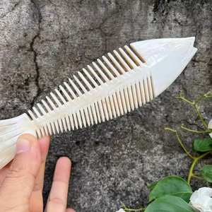 Peine de pelo de cuerno de buey de alta calidad, diseño de pescado, más vendido para uso doméstico y hotelero, decoración de estilo Animal pulido por HF CRAFTS - Product Image 2