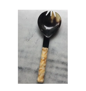 Cuchara de servicio de cuerno de búfalo natural sostenible Diseño elegante Mango de acero inoxidable Artesanía Producto más vendido - Product Image 2