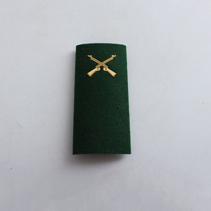 Épaulettes personnalisées faites à la main avec franges dorées détaillées pour uniformes de cérémonie et épaulettes de vêtements de défilé à vendre - Product Image 2