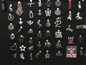 หัวเข็มขัดโลหะสีบรอนซ์ปลอดนิกเกิลลูกไม้สีทองแบบมืออาชีพพร้อมโลโก้ออกแบบได้ตามต้องการสำหรับเข็มขัด - Product Image 3