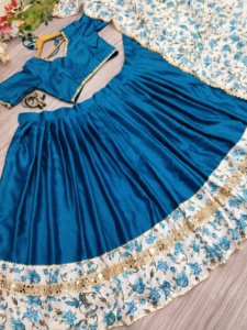 La mayoría de las tendencias Navratri Lehenga con hermoso trabajo de impresión digital con encaje de trabajo de espejo real pesado - Product Image 4