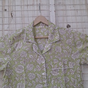 Ensemble de pyjama pour enfants en tissu imprimé à la main en coton en gros, chemise à manches courtes et pantalon court, vêtements de nuit confortables, vêtements pour enfants, pyjamas - Product Image 5