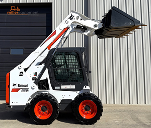 Cargadora compacta Bobcat S550 usada, 61HP, diésel, con elevación vertical, equipo de construcción en venta - Product Image 4