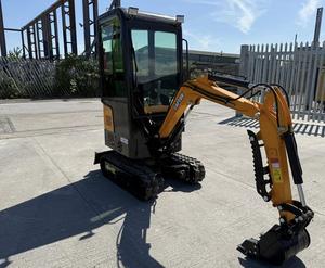 Nouvelle mini-pelle sur chenilles, équipement de construction HX60pro avec moteur et boîte de vitesses KOOP, capacité de 1000 kg - Product Image 1