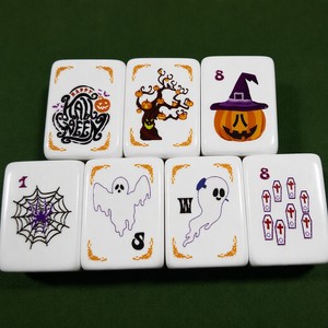 Fichas de mahjong americanas con temática de Halloween en tono naranja, con diseños de calabazas, diablitos y brujas, para ambiente festivo, venta al por mayor. - Product Image 3