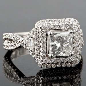 Bague de fiançailles Infinity 2.26 ct en or blanc 18 carats avec double halo et diamants torsadés de taille princesse - Product Image 1