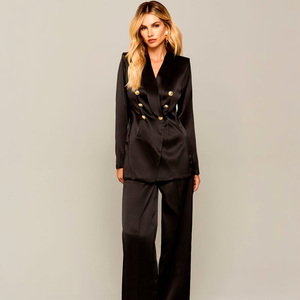 Ensemble tailleur élégant deux pièces pour femme : blazer long croisé et pantalon ajusté - Product Image 3