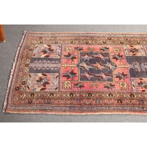 Petit tapis turc de 3,3 x 6,4 pieds, tapis vintage, tapis géométrique rose et marron - Product Image 4