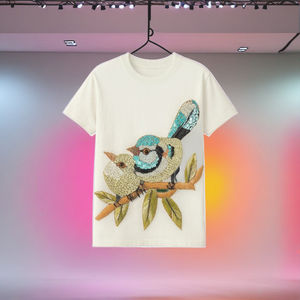 Camiseta de algodón blanco con bordado de cuentas florales y mariposas Camiseta bordada con flores y mariposas hecha a mano Artesanía artesanal - Product Image 3