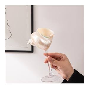 Gobelet créatif en coquillage et verre à vin en coquillage naturel pour une décoration intérieure élégante et une belle collection de vaisselle - Product Image 1