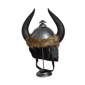 Casque Conan le Barbare avec présentoir-Fabriqué en acier au carbone de calibre 18 de haute qualité par Edge Knives - Product Image 1