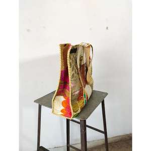 Sac fourre-tout en soie Patchwork matelassé fait à la main grand sac fourre-tout réversible imprimé à la main sac en soie Boho d'artiste d'épicerie robuste écologique - Product Image 2