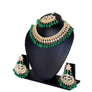 Ensemble de collier en acier inoxydable de style Kundan avec perles vertes plaqué or, bijoux fins pour femmes pour mariage ou cadeau - Product Image 2