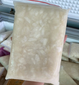 Premium-Grade Frozen Soursop Fruit Pulp Paste Material Tailored for Beverage Crafting and Dessert Use Made in Vietnam - Product Image 2