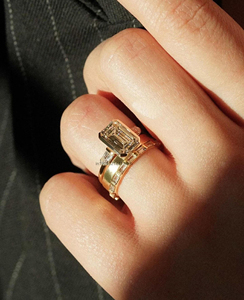 Bague de fiançailles élégante en argent plaqué or 2.94 carats avec lunette en moissanite coupe émeraude Design solitaire minimaliste GRA - Product Image 4