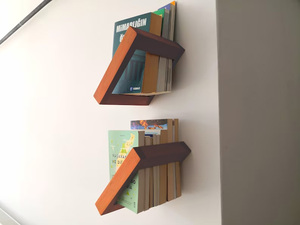 Soporte de libro para colgar en la pared inclinado de diseño único con color y tamaños personalizados para el hogar y súper mercados - Product Image 2