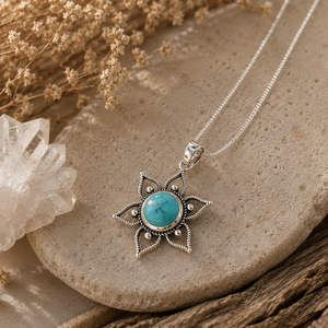 Collier Fleur de Lotus Turquoise Centrale, Design Inspiré du Mandala, Pierre Précieuse Bleu-Vert, Argent Sterling 925, Protection Bohème, Sagesse - Product Image 1