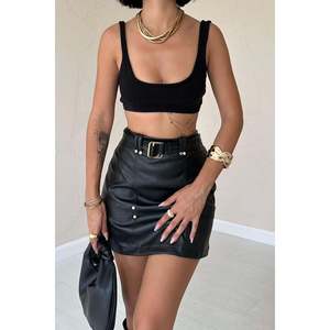 Mini-jupe en cuir noire avec ceinture - Noir - Product Image 3