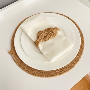 Anneau de serviette en rotin élégant et basique avec un design noué pour la mise en place quotidienne des repas et l'affichage moderne de la table à la maison, fabriqué à la main en Inde - Product Image 1